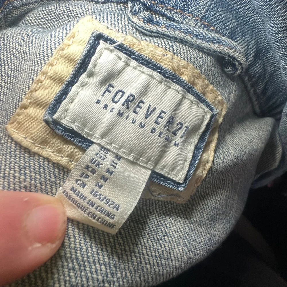 Women Junior Forever 21 Crop Denim Jean Jacket size Medium‎